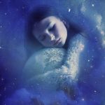 fantasy sen dieťaťa objímajúceho zemeguľu