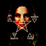 tvár ženy a pentagram s piatimi živlami