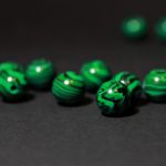 korálky zo zeleného malachitu