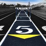 nakreslená línia 4,5,6 na bežeckej dráhe