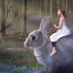 dievča na striebornom zajacovi