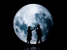 zamilovaní za splnu Luny