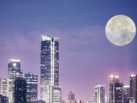 Spln Luny nad mrakodrapmi