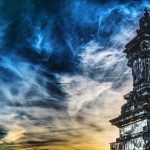 budova snemu v popredí a v pozadí magická obloha