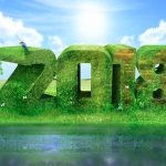 číslice roku 2018 zo zelenej trávy pri vode