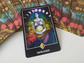 Karta Osho Zen Tarot 7 dúhy s názvom Trpezlivosť