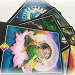 Karta Osho Zen Tarot Kráľovná dúhy s názvom Rozkvet