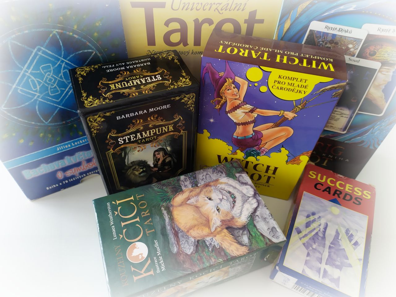 Sady rôznych tarotových kariet