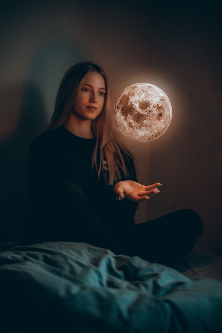 Dievča s Lunou vo vizualizácii