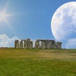 Stonehenge, Slnko a Luna